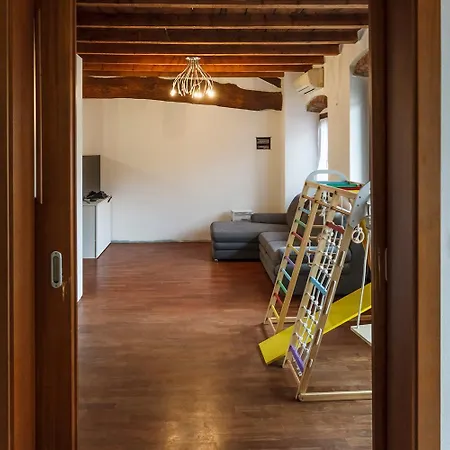 Con Travi A Vista Apartment