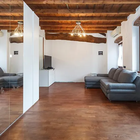 Apartament Con Travi A Vista *
