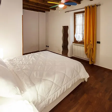 Apartament Con Travi A Vista