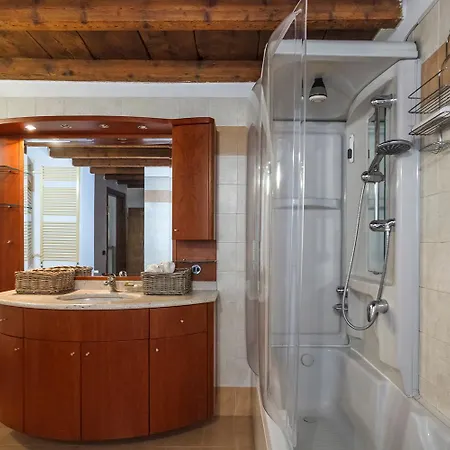 Apartamento Con Travi A Vista